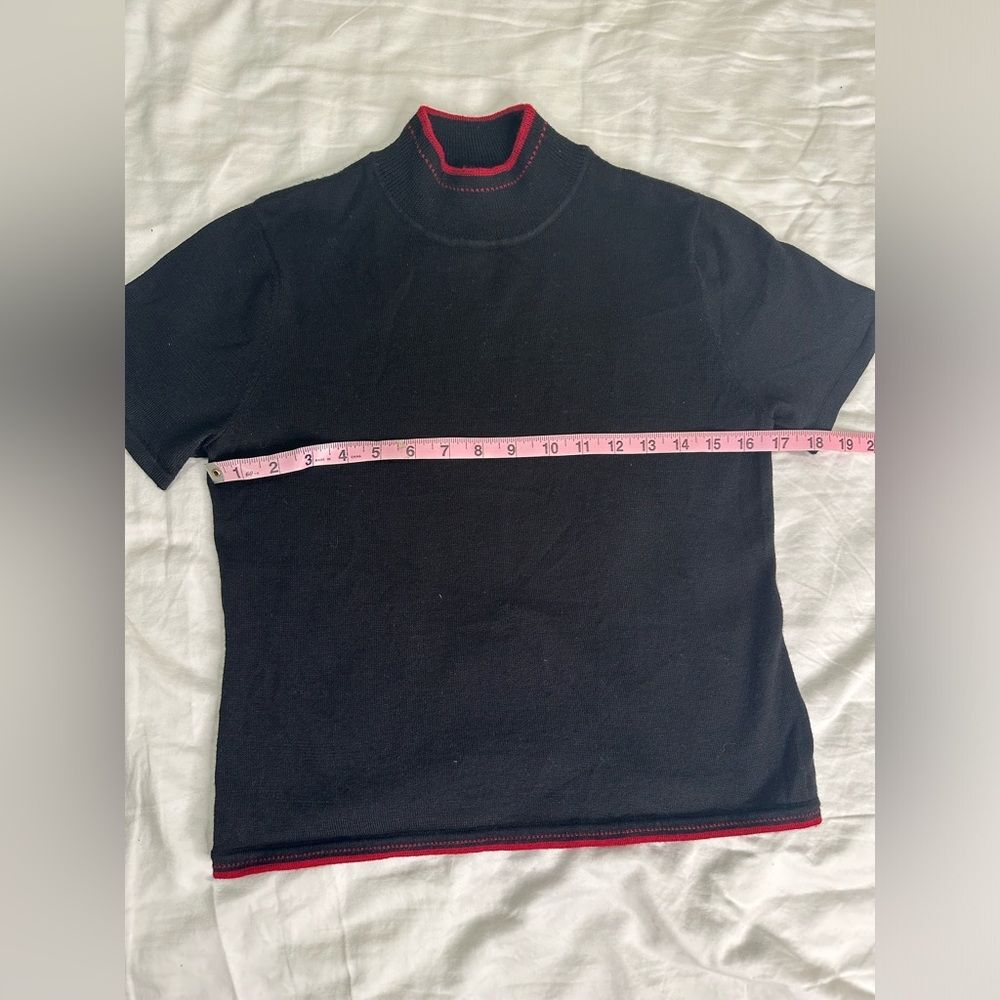 Tahari Cozy Y2K Black Knit Short Sleeve Mock Turtleneck Sweater Red Trim Size 6 - Picture 7 of 14